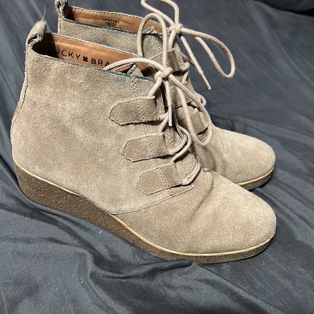 Lucky Brand Jaemma Beige Lace-Up Wedge Heel Ankle Booties Size 7M